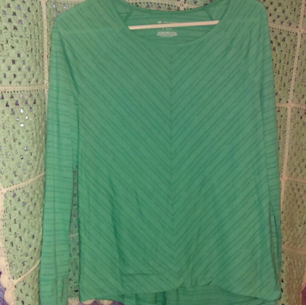 Green long sleeve workout top